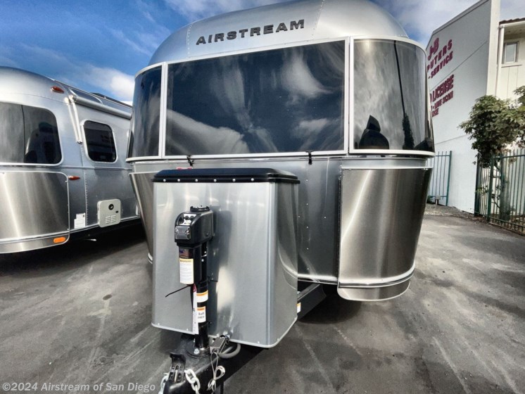 New 2024 Airstream Flying Cloud 25FB available in San Diego, California