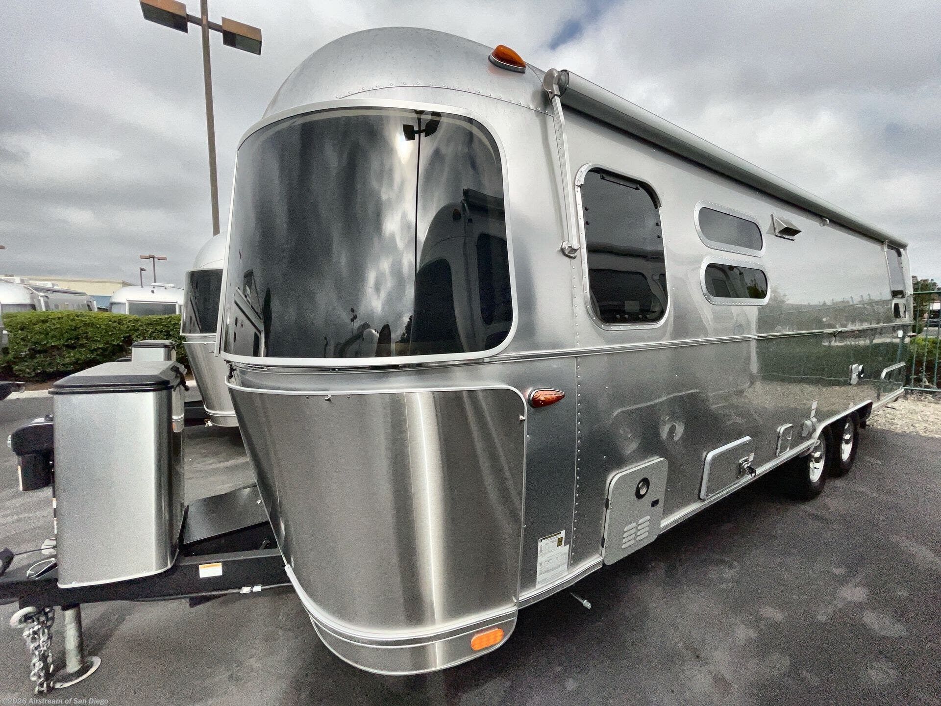 New 2025 Airstream Flying Cloud 28RB Twin available in San Diego, California
