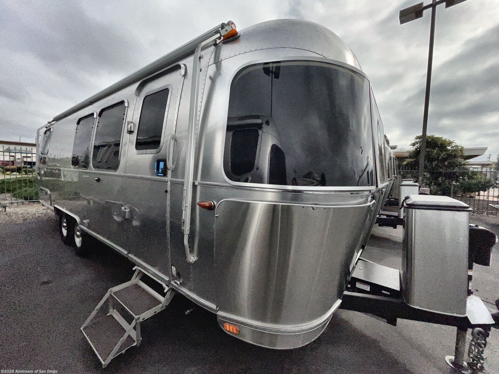 2025 Flying Cloud 28RB Twin by Airstream from Airstream of San Diego in San Diego, California