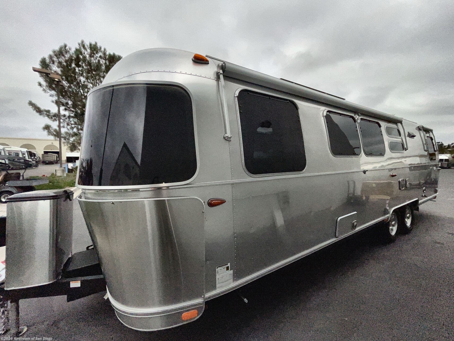 New 2025 Airstream Flying Cloud 30FB Bunk available in San Diego, California