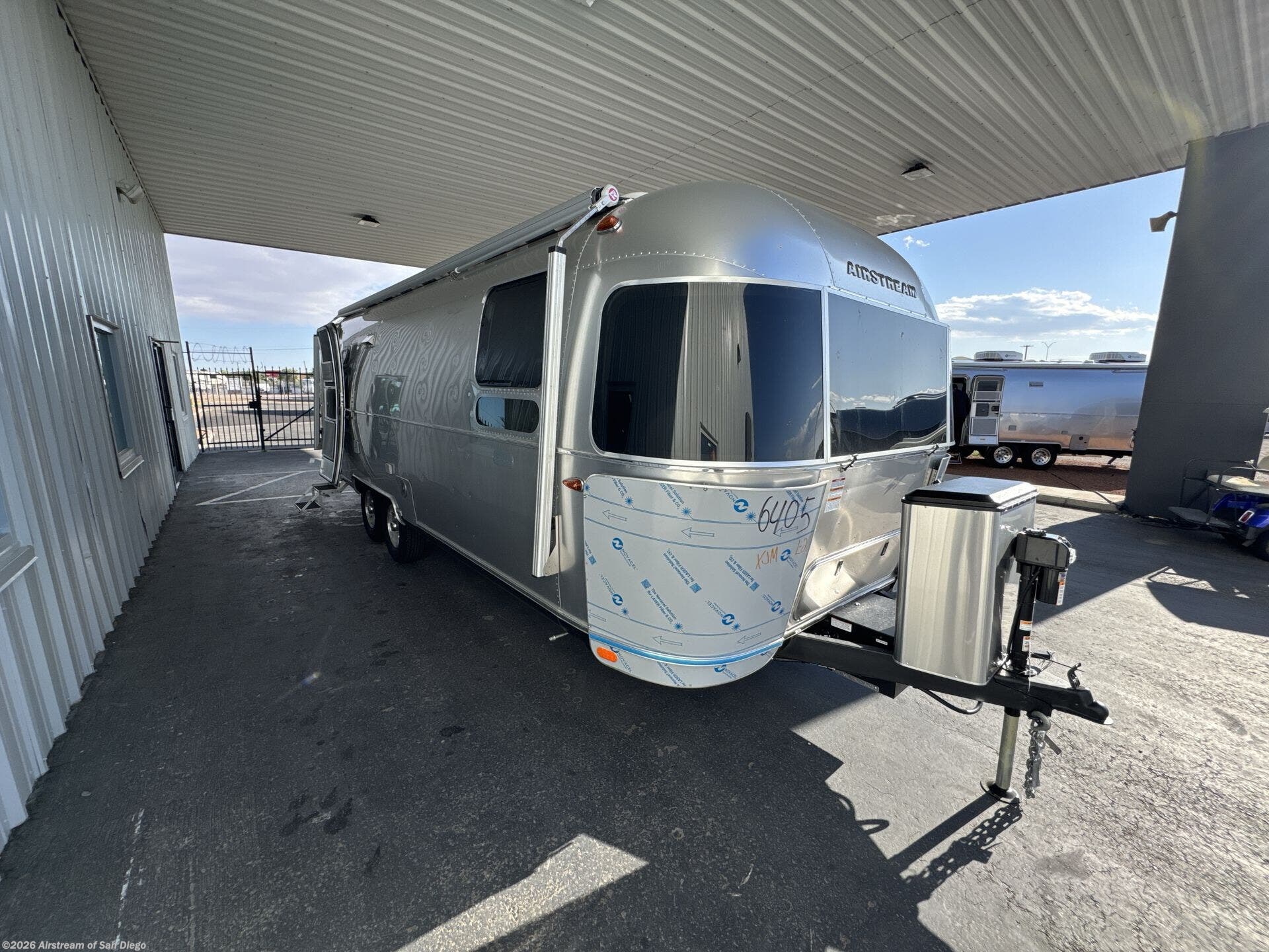 2025 Globetrotter 27FBQ by Airstream from Airstream of San Diego in San Diego, California