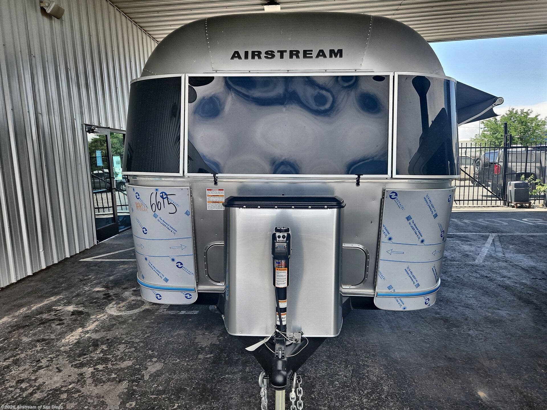 New 2025 Airstream Flying Cloud 27FBQ available in San Diego, California