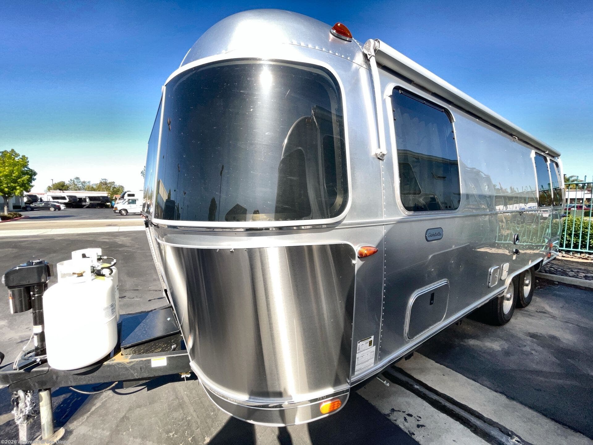 New 2026 Airstream Globetrotter 25FB Twin available in San Diego, California