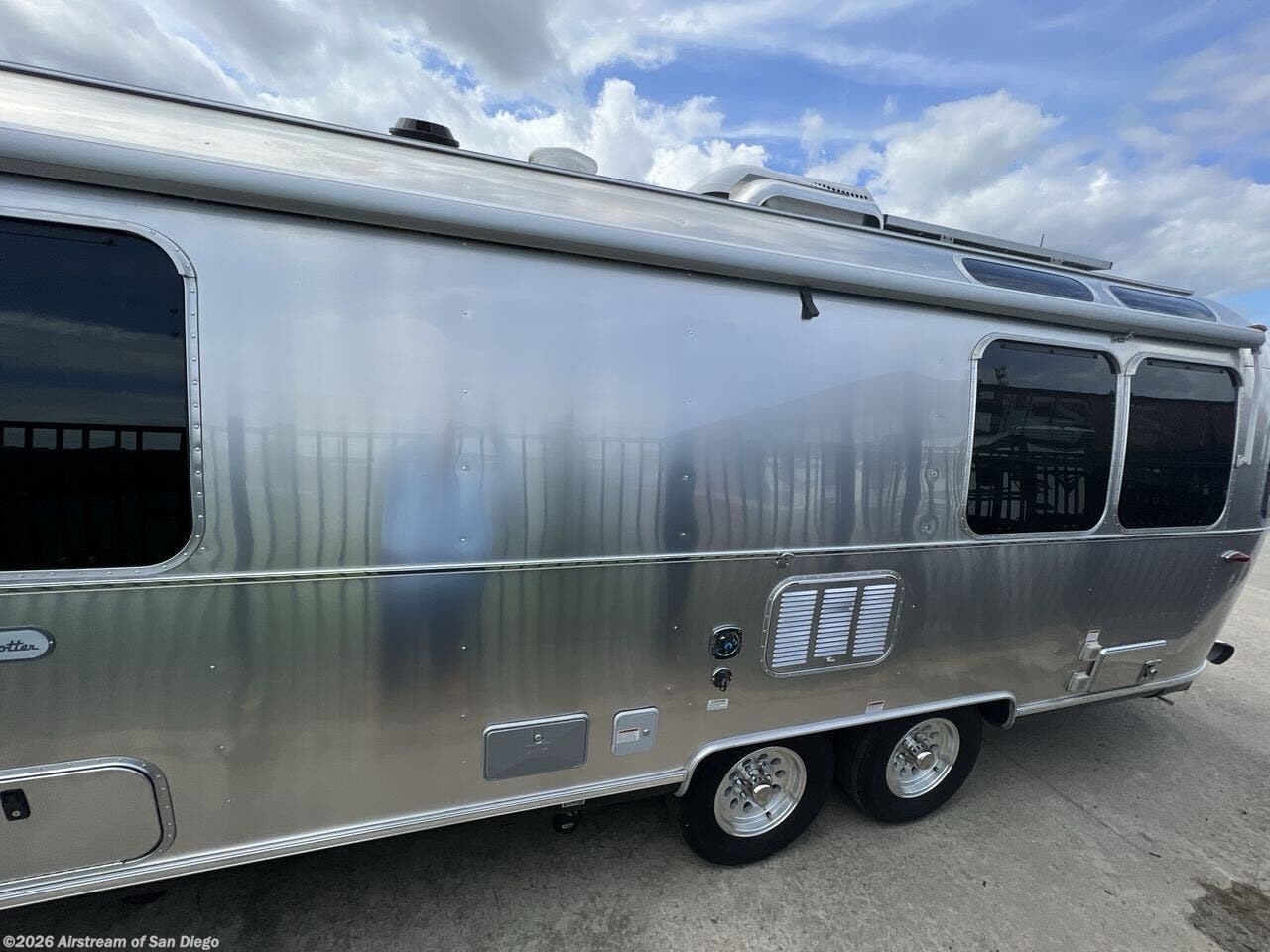 New 2026 Airstream Globetrotter 25FB Twin available in San Diego, California
