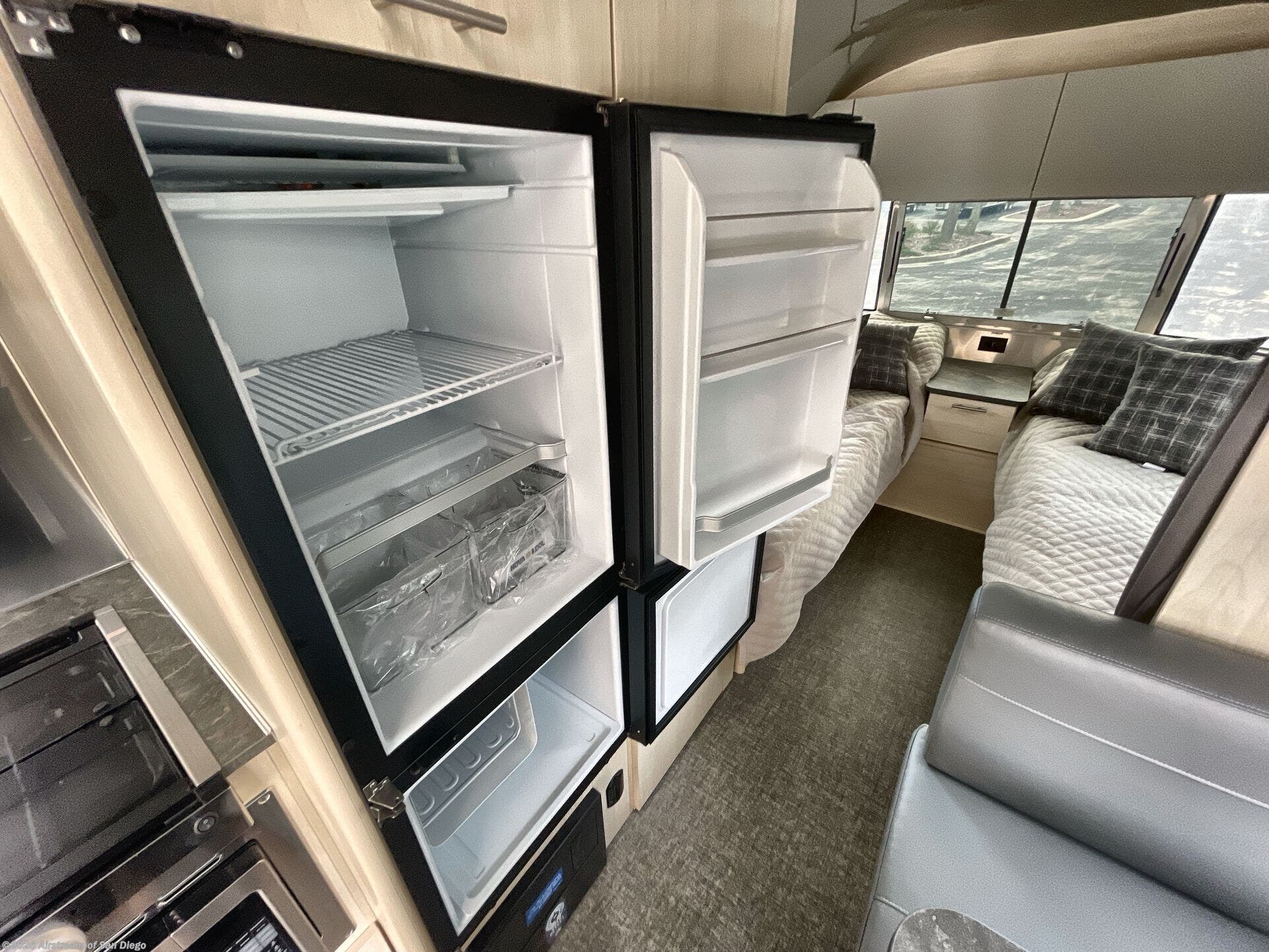 New 2027 Airstream Flying Cloud 23FBT available in San Diego, California