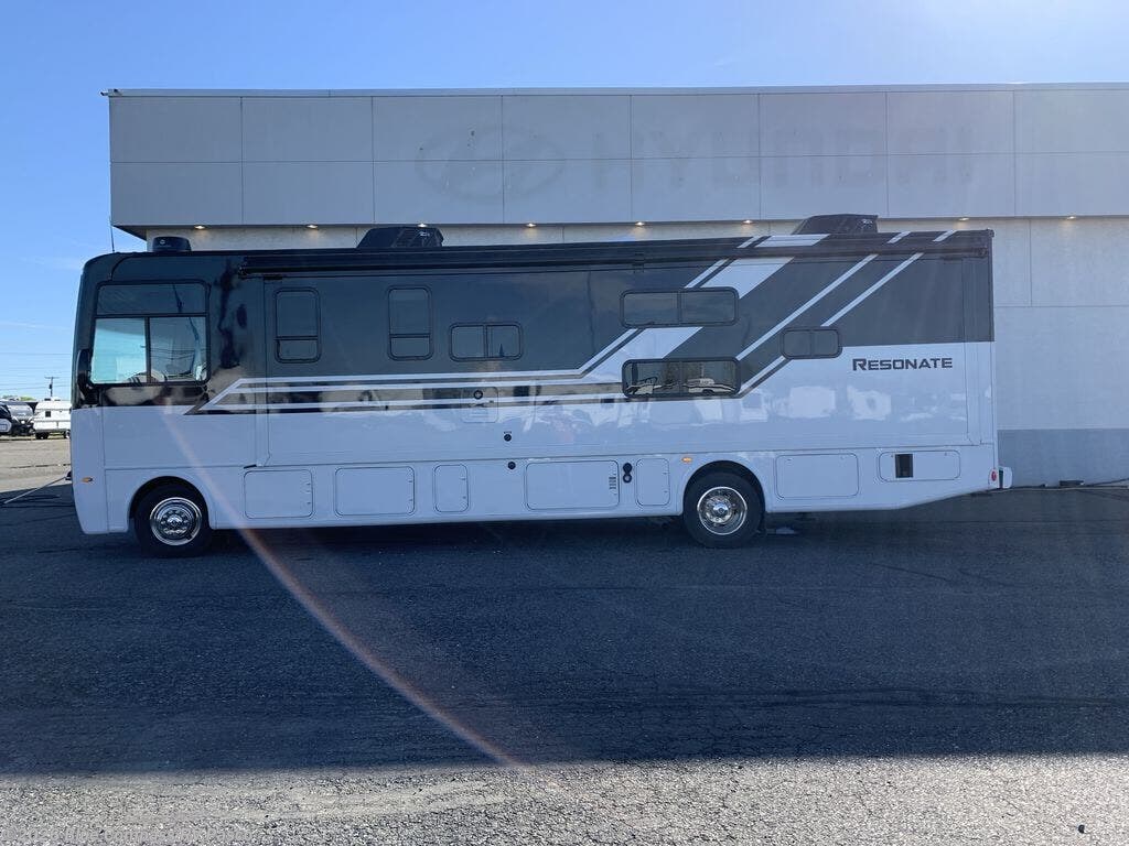 New 2026 Thor Motor Coach Resonate 32B available in Pasco, Washington