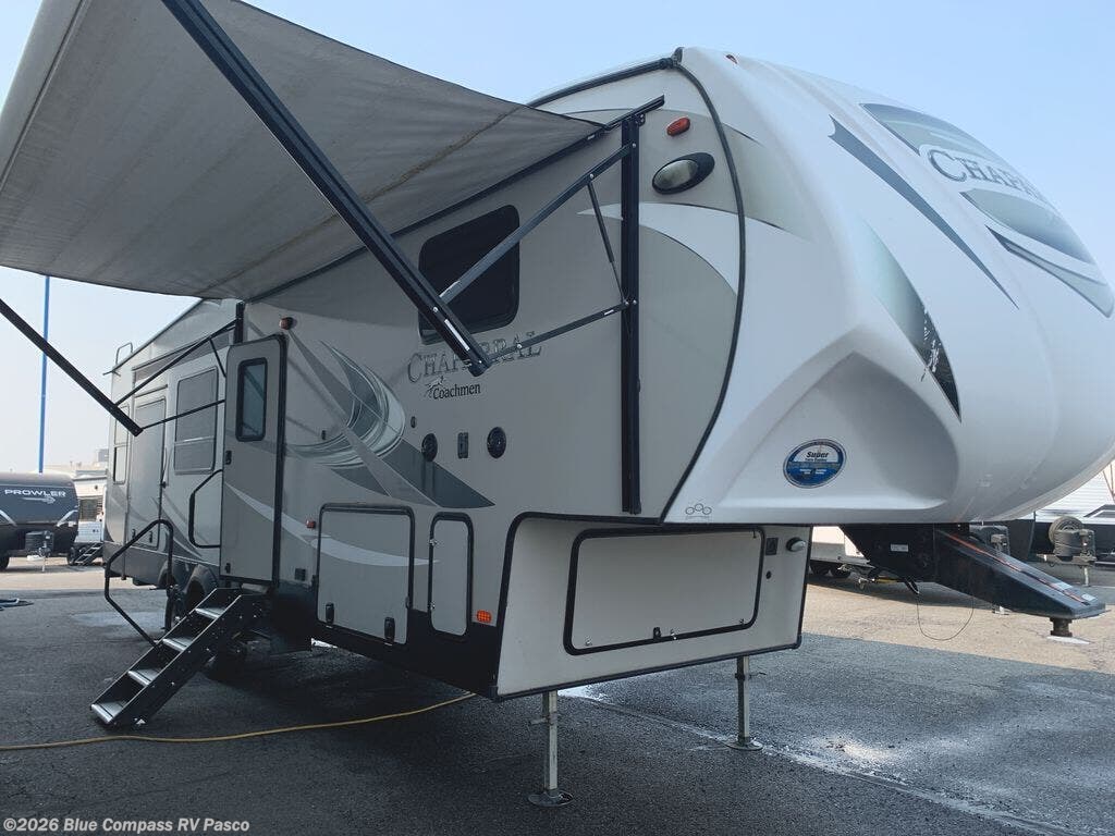 2018 Chaparral 298RLS by Coachmen from Blue Compass RV Pasco in Pasco, Washington