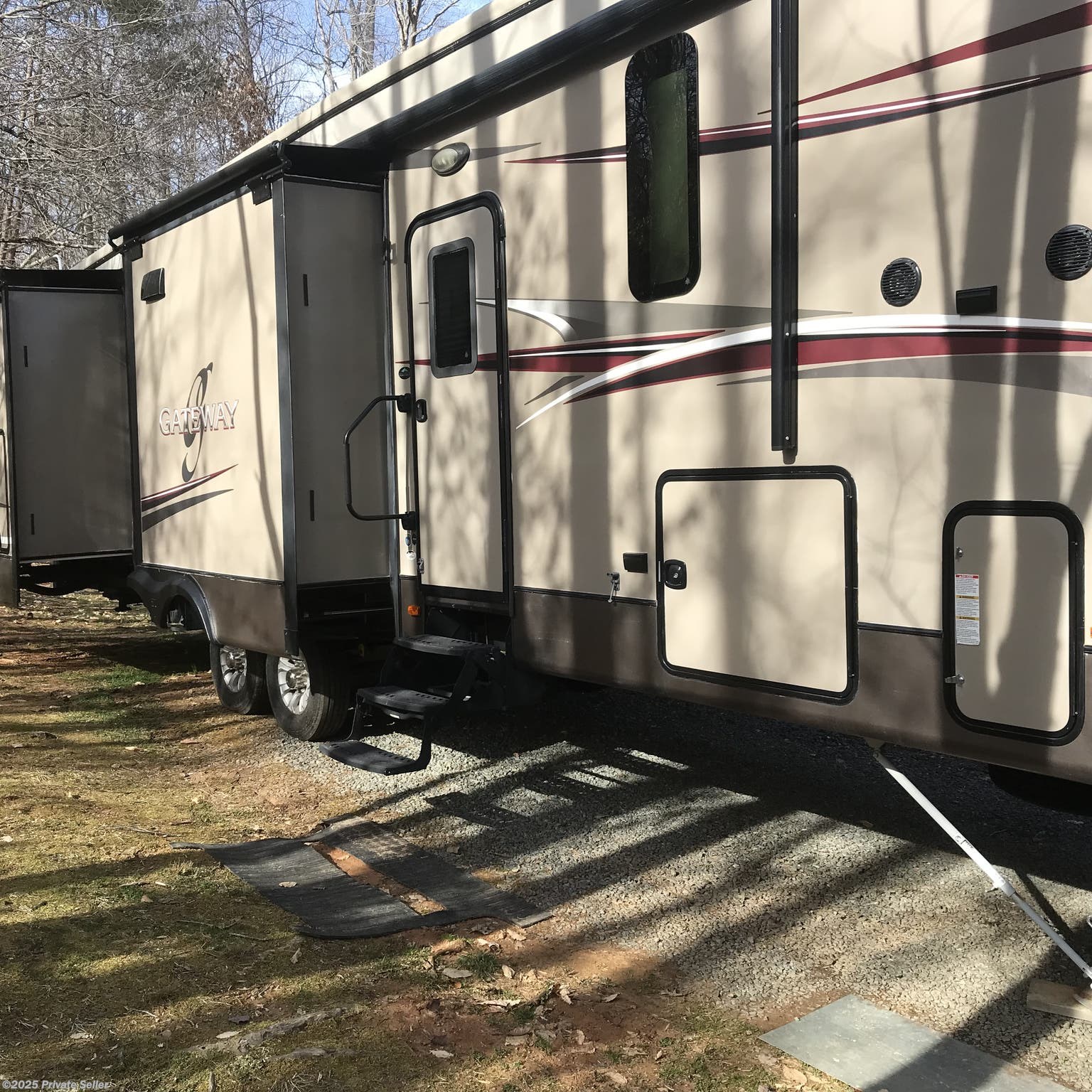 2015 Heartland Gateway 3650BH Two bedroom & 1 1/2 bath (Rear Bunkhouse