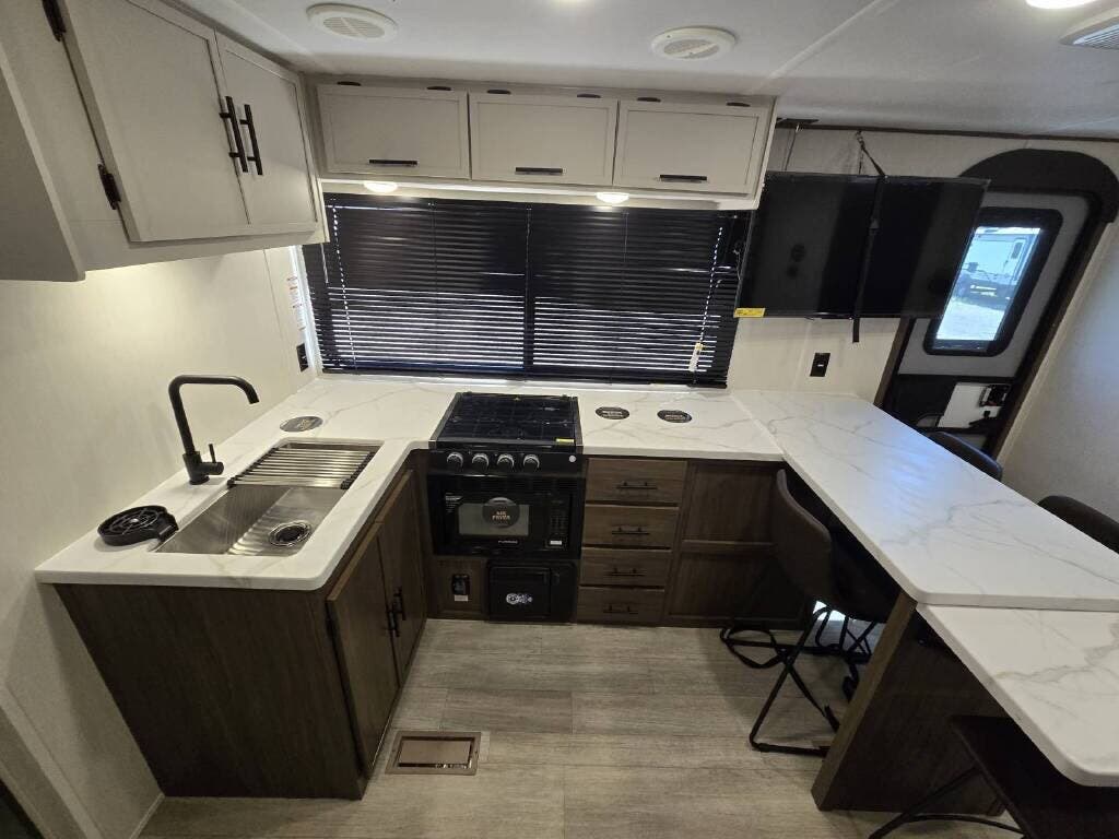 2026 Avenger 25MKB by Prime Time from Ashley Marine & RV in Panama City, Florida