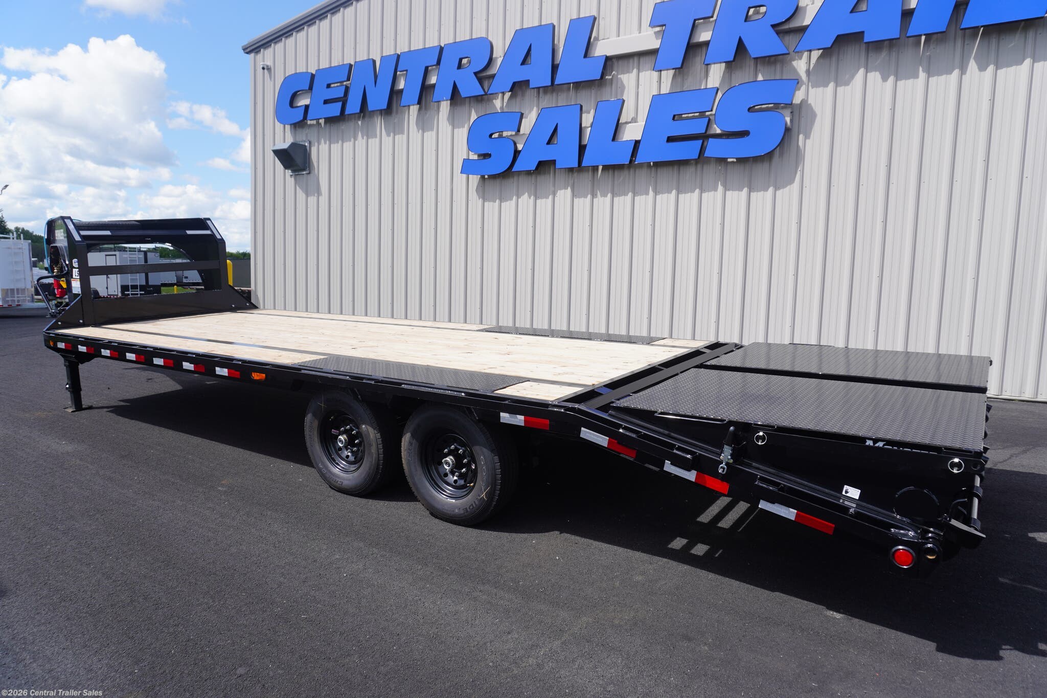 2025 PJ Trailers LS 25ft Gooseneck Deckover - New Deckover/Flat Deck Trailer for sale by Central Trailer Sales in Jordan, Minnesota