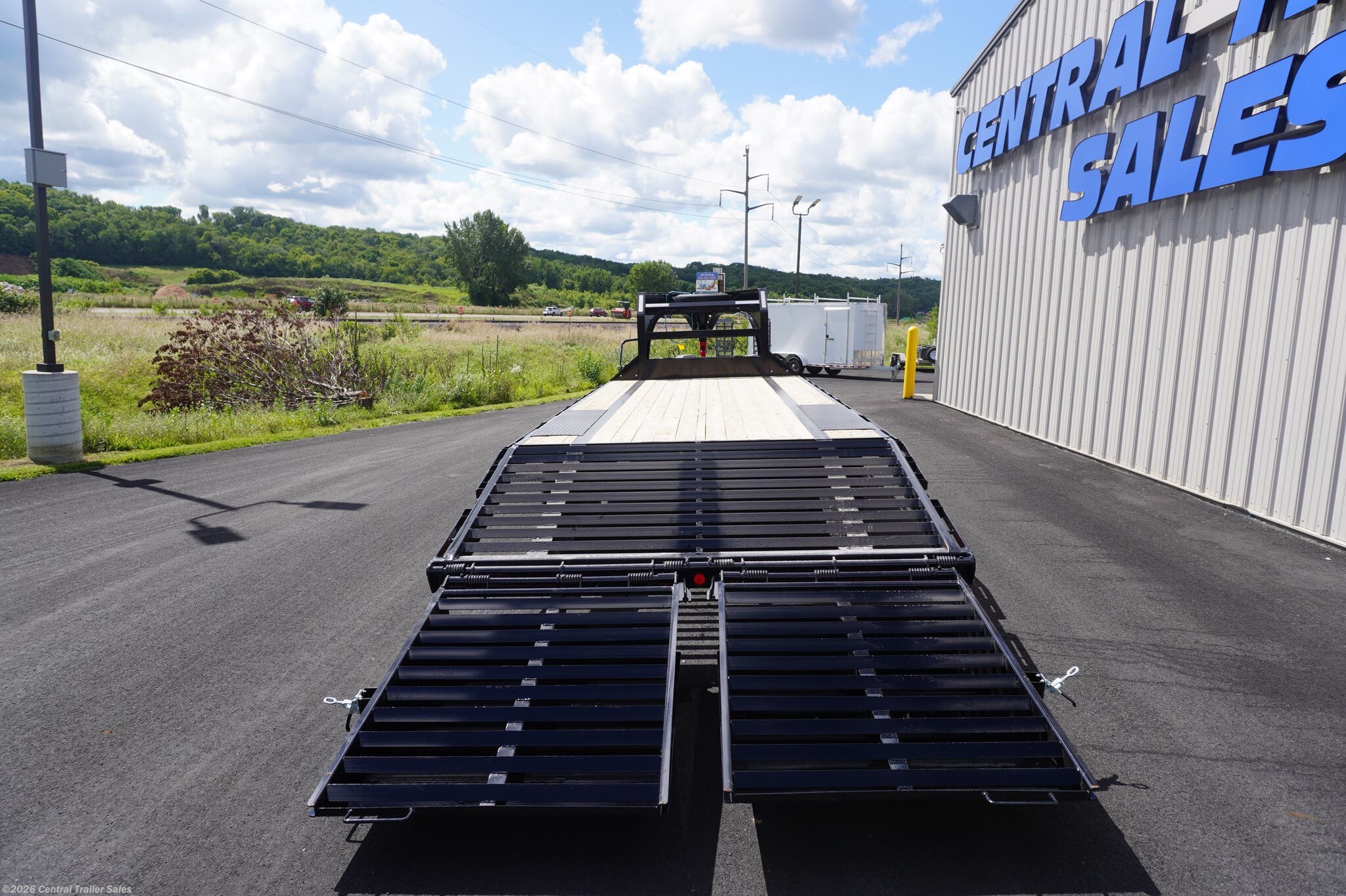 2025 LS 25ft Gooseneck Deckover by PJ Trailers from Central Trailer Sales in Jordan, Minnesota