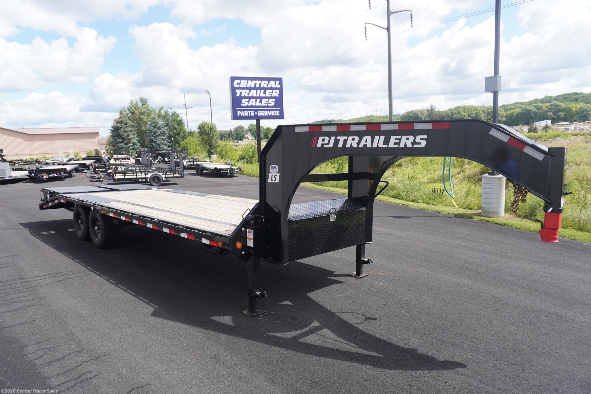 New 2025 PJ Trailers LS 25ft Gooseneck Deckover available in Jordan, Minnesota