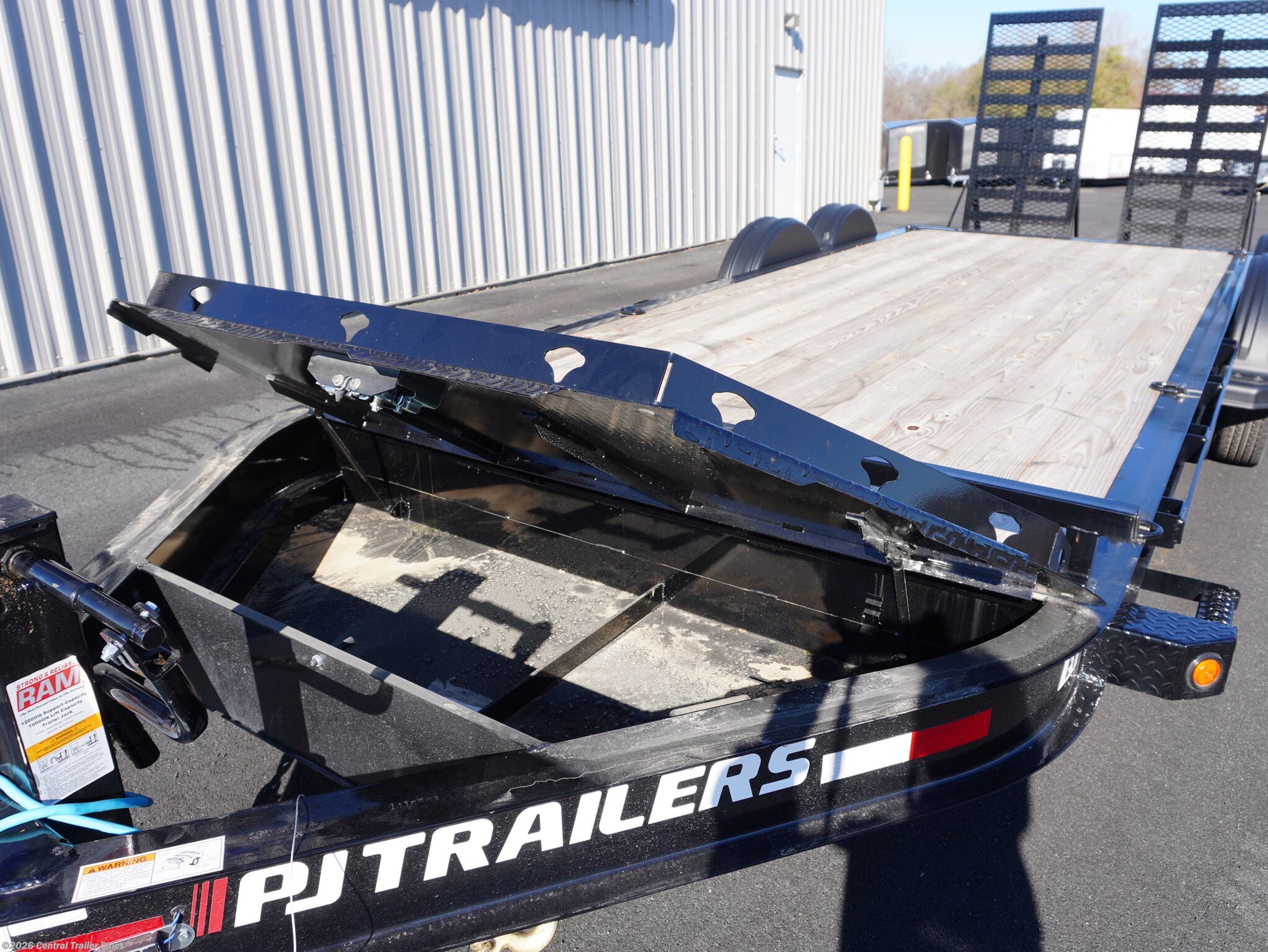 New 2025 PJ Trailers EV 20ft Equipment Trailer available in Jordan, Minnesota