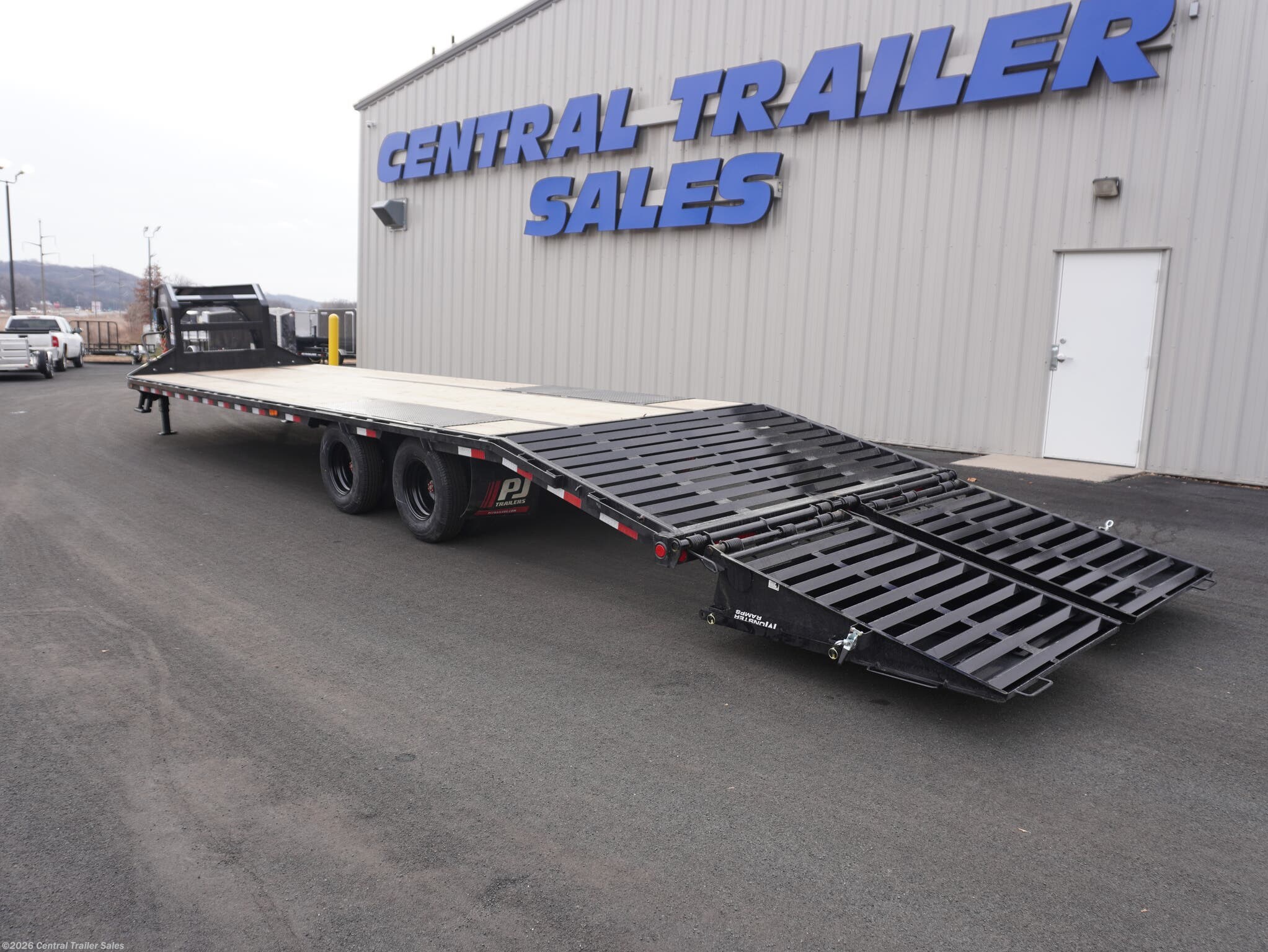 2026 LD 32ft Gooseneck Deckover by PJ Trailers from Central Trailer Sales in Jordan, Minnesota