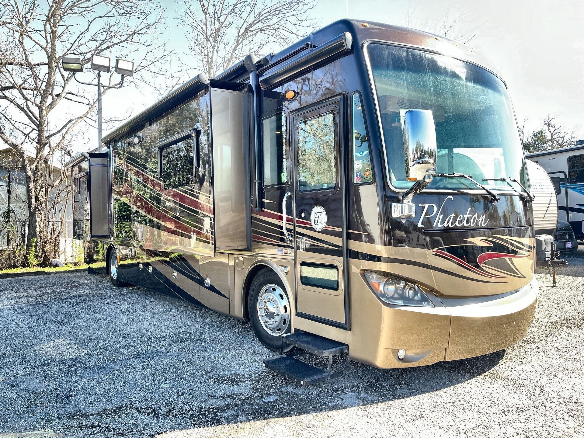 2014 Phaeton 40QTH by Tiffin from McClains RV  in Kerrville, Texas