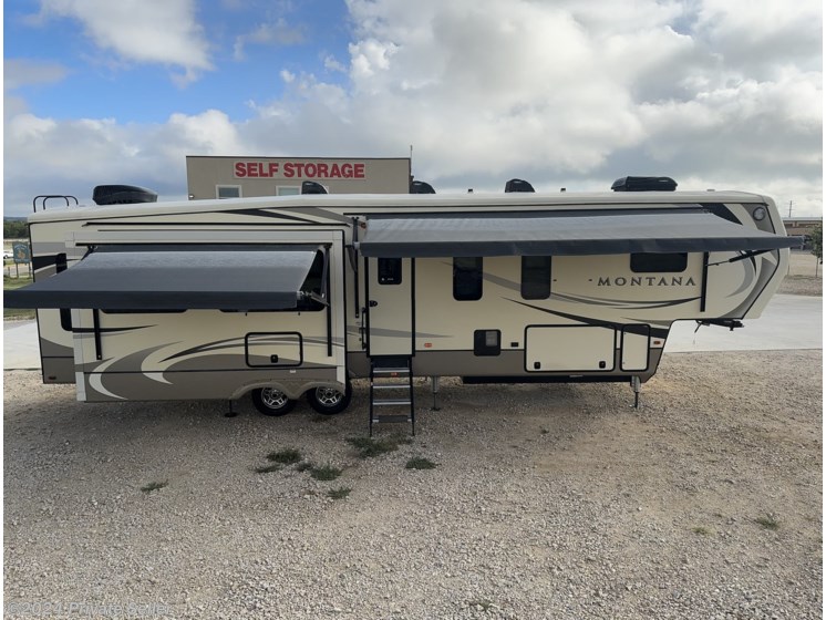 Used 2018 Keystone Montana 3950 BR available in New Braunfels, Texas