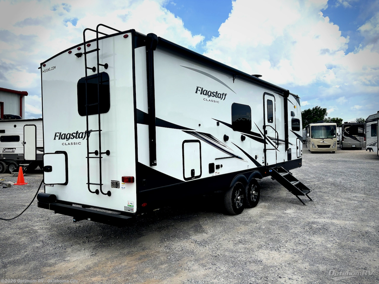 2022 Forest River Flagstaff Classic 826MBR - Used Travel Trailer For Sale by Optimum RV - Oklahoma City in Moore, Oklahoma features Slideout, Awning