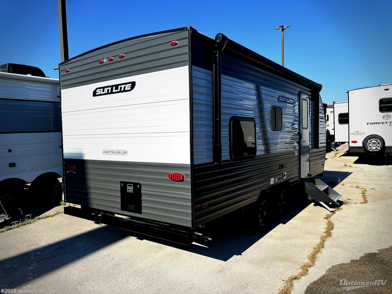 2026 Sunset Park RV Sun Lite LTD 21DB - New Travel Trailer For Sale by Optimum RV - Oklahoma City in Moore, Oklahoma features Awning