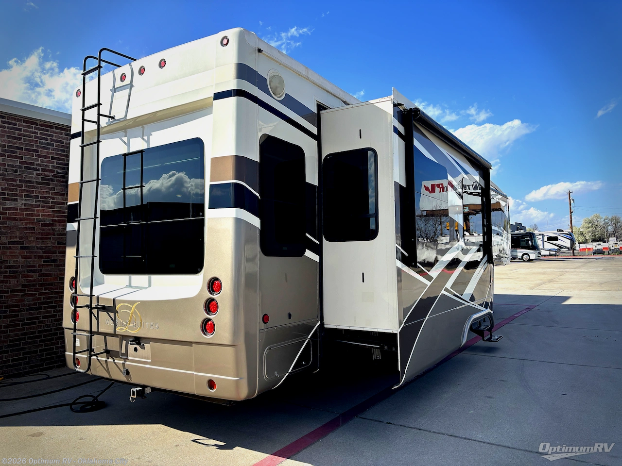 2017 DRV Mobile Suites 38RSSA - Used Fifth Wheel For Sale by Optimum RV - Oklahoma City in Moore, Oklahoma features Slideout