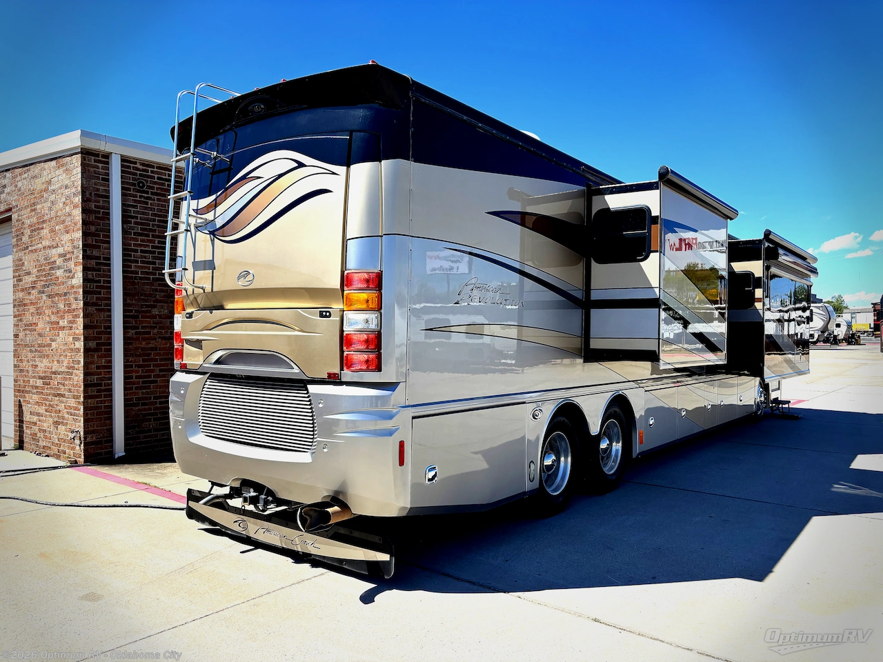 2014 American Coach American Revolution 42T - Used Class A For Sale by Optimum RV - Oklahoma City in Moore, Oklahoma features Slideout