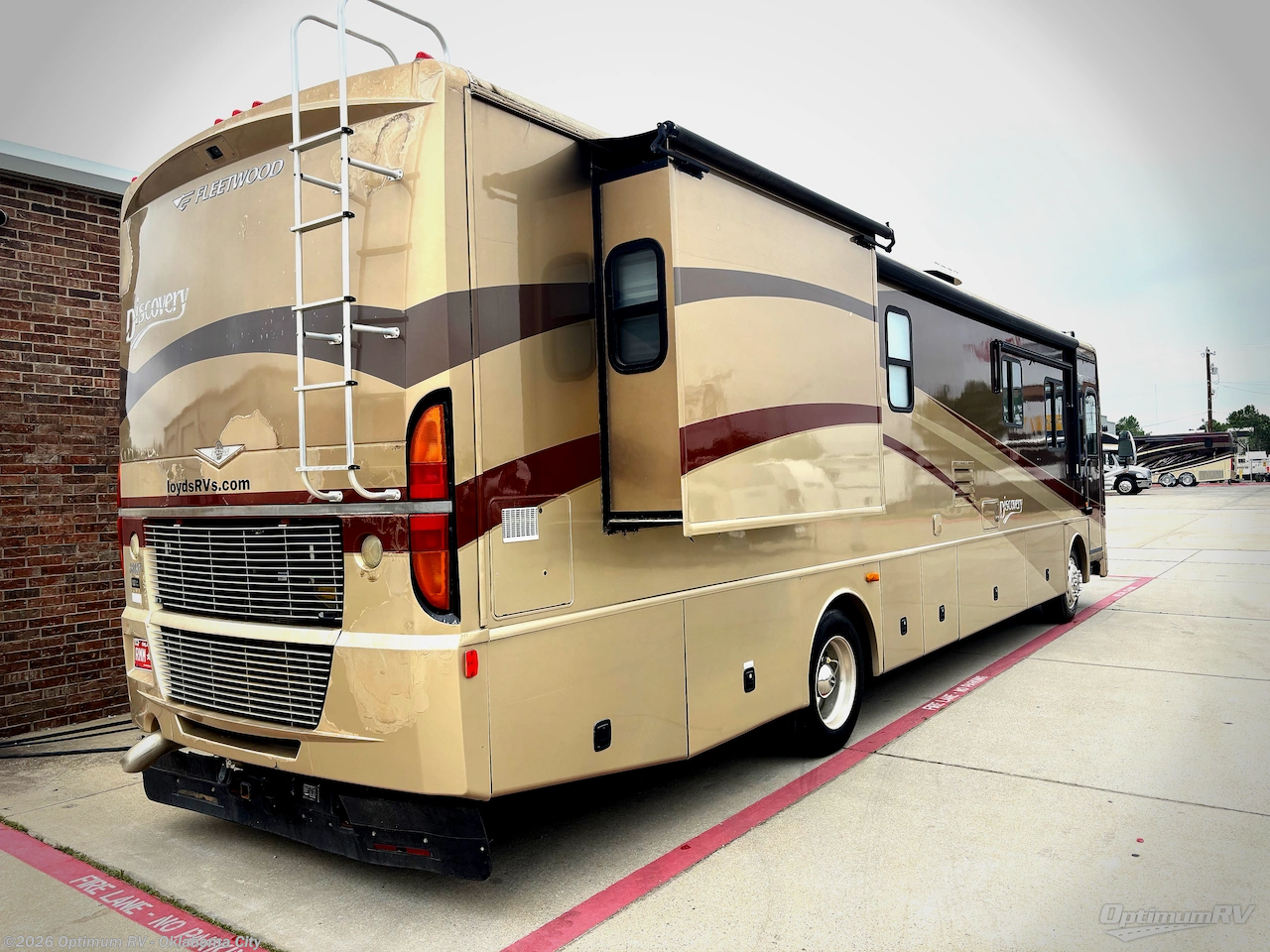 2006 Fleetwood Discovery 39V - Used Class A For Sale by Optimum RV - Oklahoma City in Moore, Oklahoma features Slideout