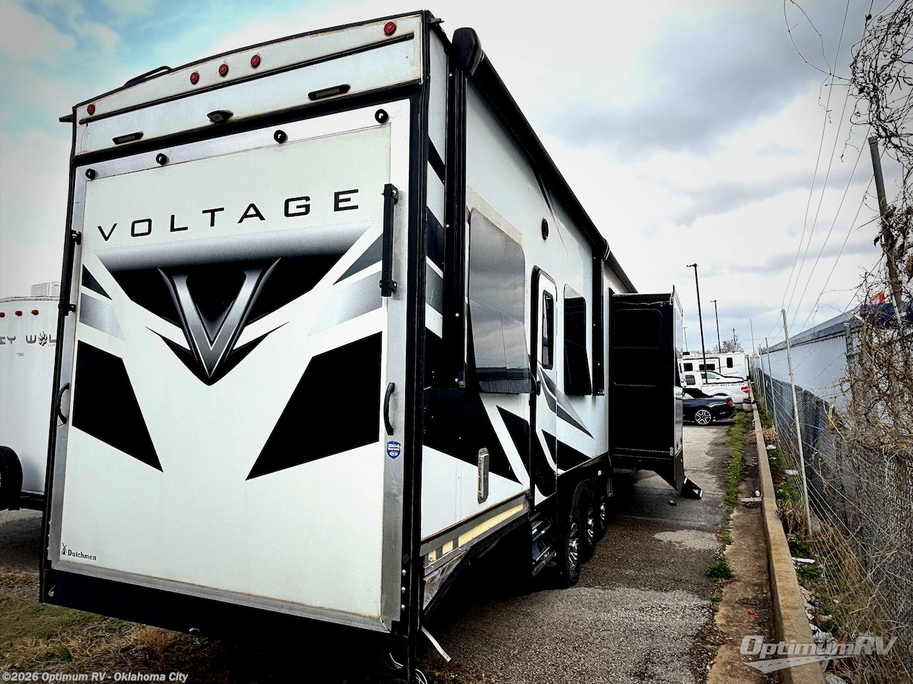 2022 Dutchmen Voltage 4135 - Used Fifth Wheel For Sale by Optimum RV - Oklahoma City in Moore, Oklahoma features Slideout, Awning