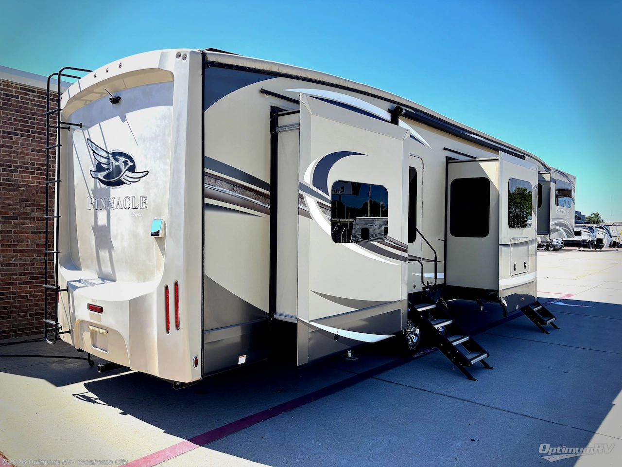 2019 Jayco Pinnacle 38FLWS - Used Fifth Wheel For Sale by Optimum RV - Oklahoma City in Moore, Oklahoma features Awning, Slideout