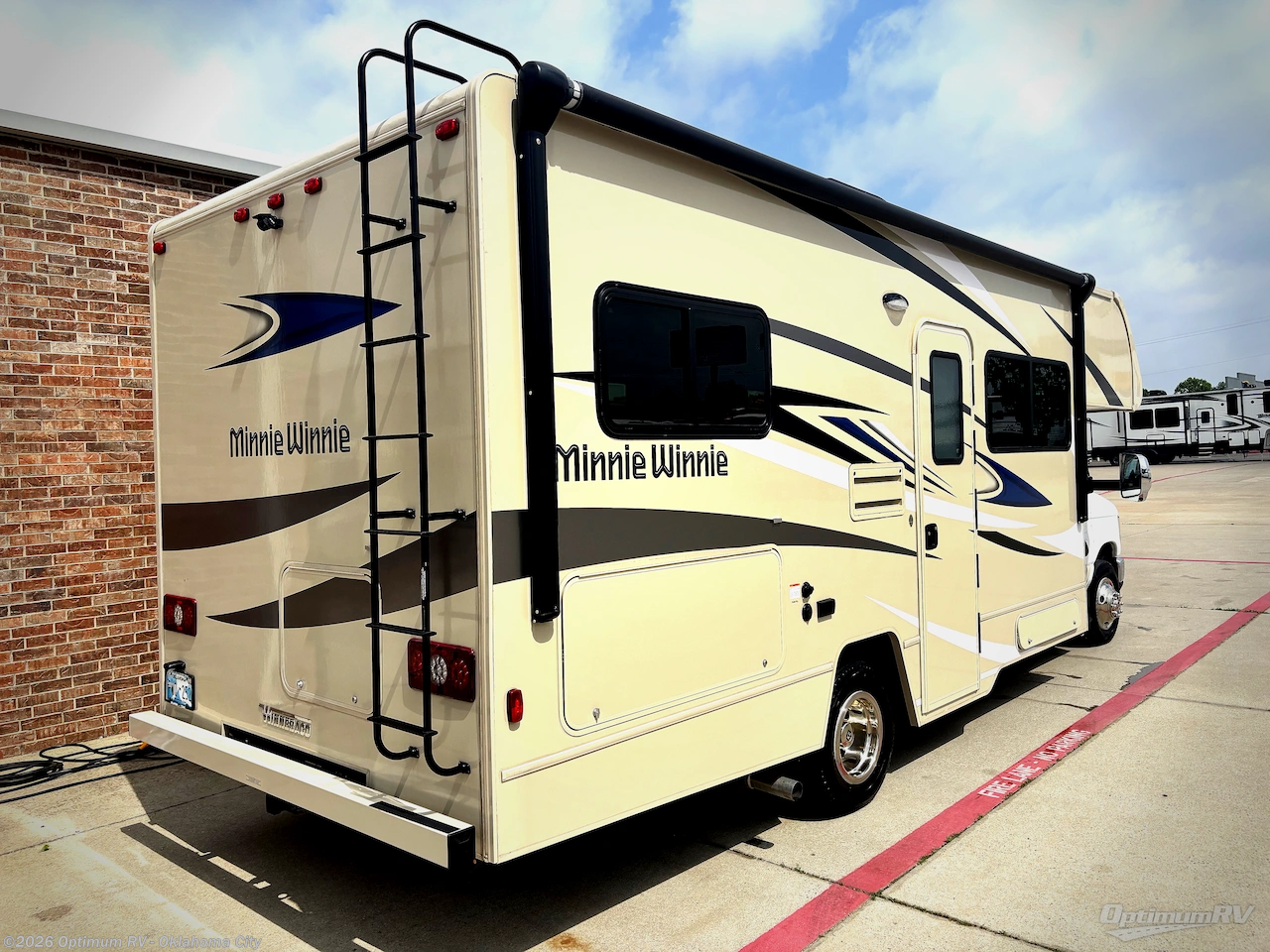 2025 Winnebago Minnie Winnie 25B - Used Class C For Sale by Optimum RV - Oklahoma City in Moore, Oklahoma features Awning
