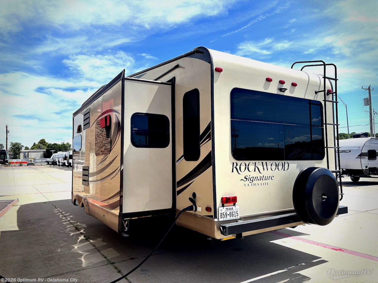 2015 Forest River Rockwood Signature Ultra Lite 8289WS - Used Fifth Wheel For Sale by Optimum RV - Oklahoma City in Moore, Oklahoma features Slideout