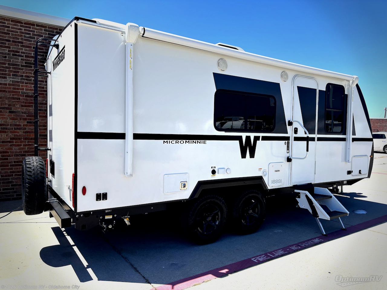 2027 Winnebago Micro Minnie 2200FBH - New Travel Trailer For Sale by Optimum RV - Oklahoma City in Moore, Oklahoma features Awning, Slideout