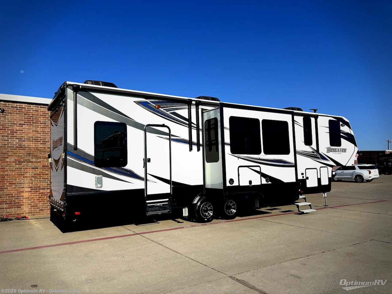 2017 Grand Design Momentum M-Class 350M - Used Fifth Wheel For Sale by Optimum RV - Oklahoma City in Moore, Oklahoma features Awning, Slideout