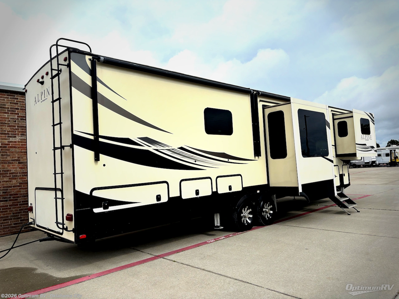 2019 Keystone Alpine 3701FL - Used Fifth Wheel For Sale by Optimum RV - Oklahoma City in Moore, Oklahoma features Slideout, Awning