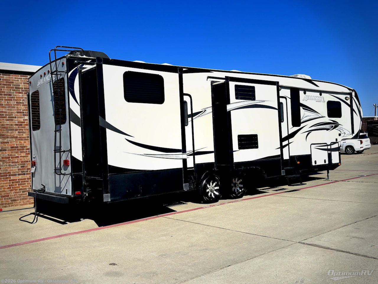 2015 Keystone Avalanche 380FL - Used Fifth Wheel For Sale by Optimum RV - Oklahoma City in Moore, Oklahoma features Slideout