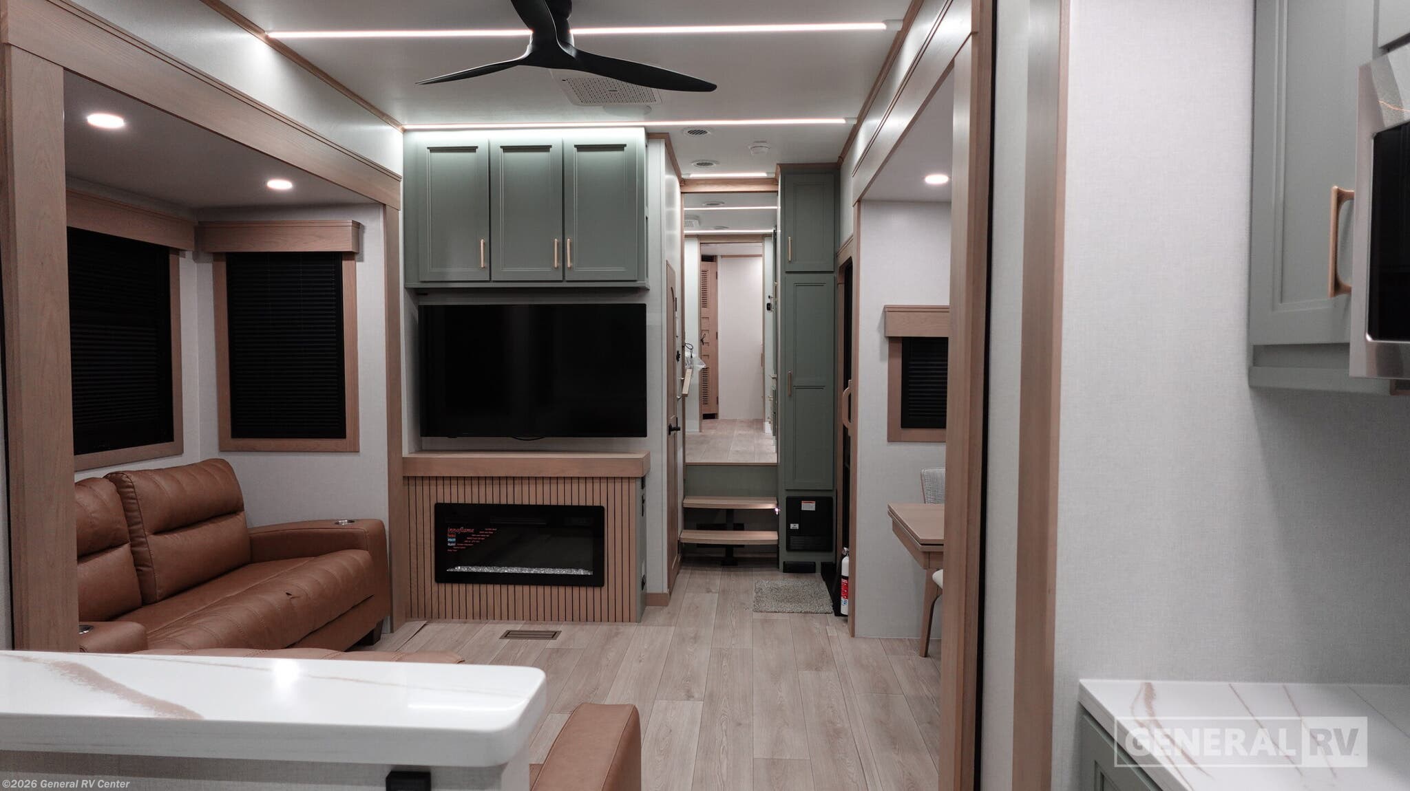 New 2027 CrossRoads Redwood 401LK available in Salisbury, North Carolina