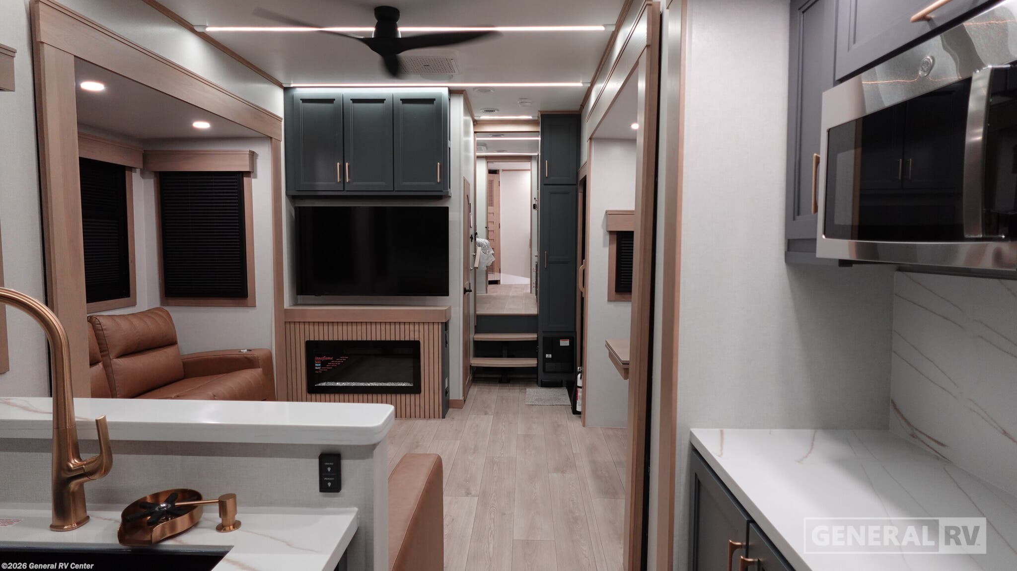 New 2027 CrossRoads Redwood 401LK available in Salisbury, North Carolina