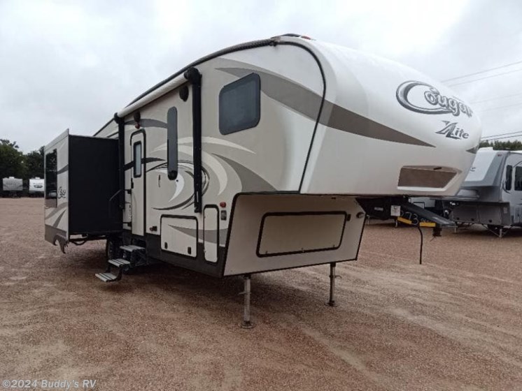 Used 2017 Keystone Cougar X-lite 28SGS available in Cleburne, Texas