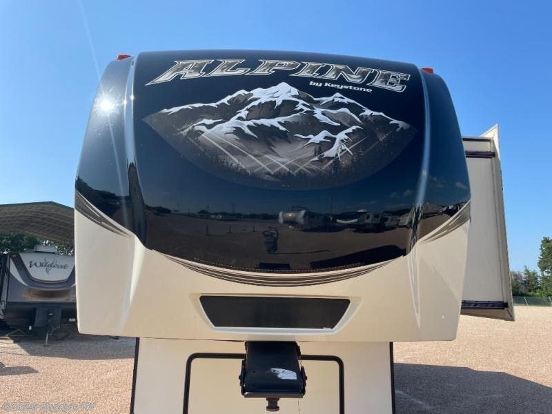 2018 Keystone Alpine 3300GR - Used Fifth Wheel For Sale by Buddy's RV in Cleburne, Texas