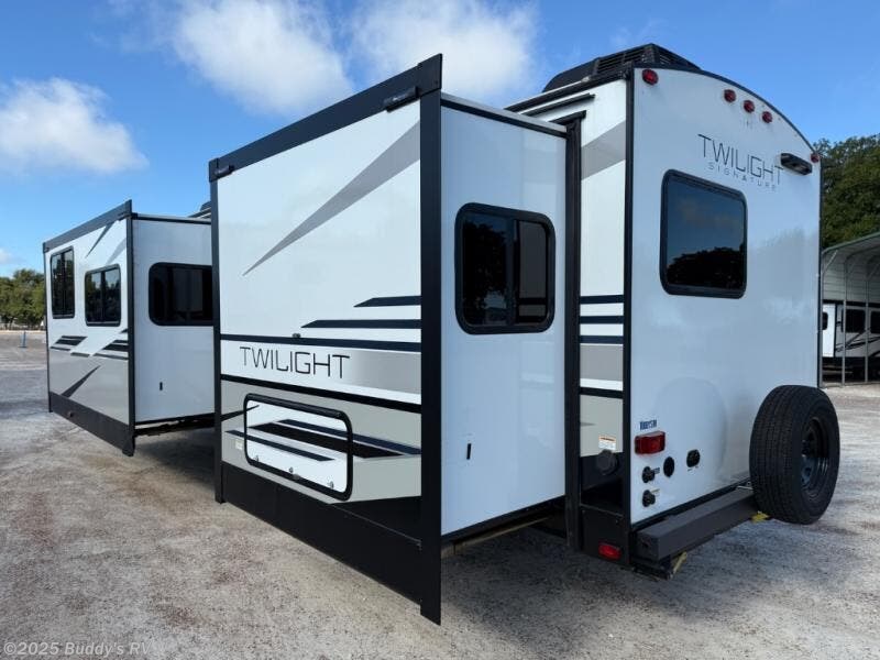 2022 Twilight Signature TWS 2840 by Cruiser RV from Buddy's RV in Cleburne, Texas