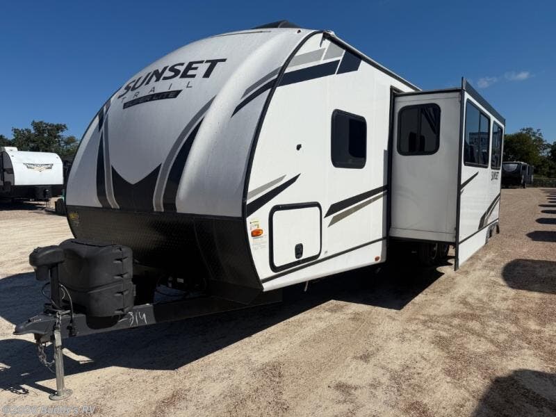 2022 CrossRoads Sunset Trail SS299QB - Used Travel Trailer For Sale by Buddy's RV in Cleburne, Texas