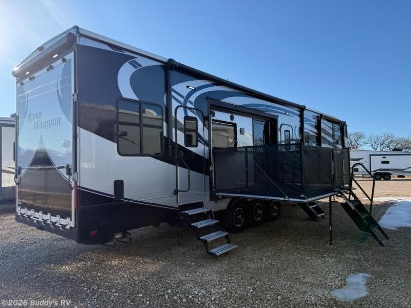Used 2018 Heartland Road Warrior 427 available in Cleburne, Texas