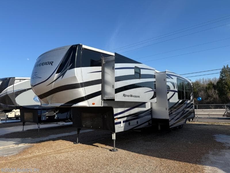 2018 Heartland Road Warrior 427 - Used Fifth Wheel For Sale by Buddy's RV in Cleburne, Texas