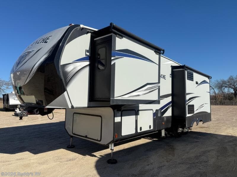 2017 Keystone Avalanche 320RS - Used Fifth Wheel For Sale by Buddy's RV in Cleburne, Texas