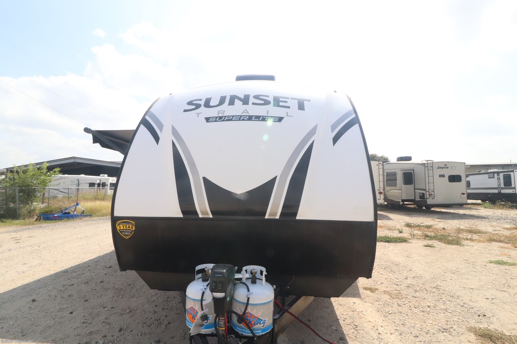 2023 CrossRoads Sunset Trail SS331BH - Used Travel Trailer For Sale by Seguin RV in Seguin, Texas features Bath & 1/2, Stove Top Burner, Bunk Beds, 50 Amp Service, Oven
