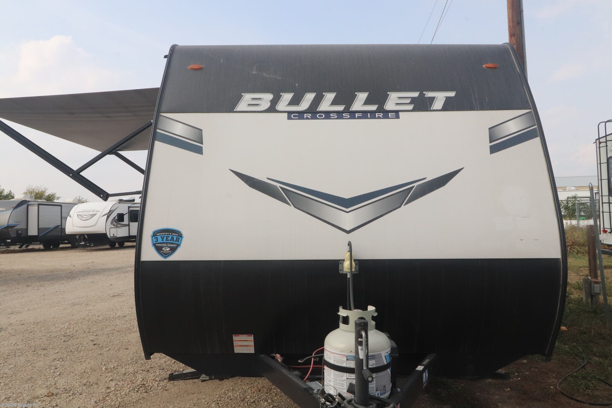 2024 Keystone Bullet Crossfire 1900RD - Used Travel Trailer For Sale by Seguin RV in Seguin, Texas features External Shower, Stove Top Burner, Refrigerator, Air Conditioning, Furnace