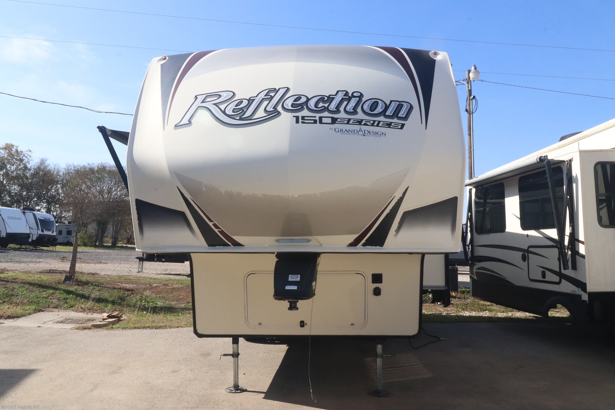 2019 Grand Design Reflection 230RL - Used Fifth Wheel For Sale by Seguin RV in Seguin, Texas features Air Conditioning, Refrigerator, LP Detector, Stove, Leveling Jacks