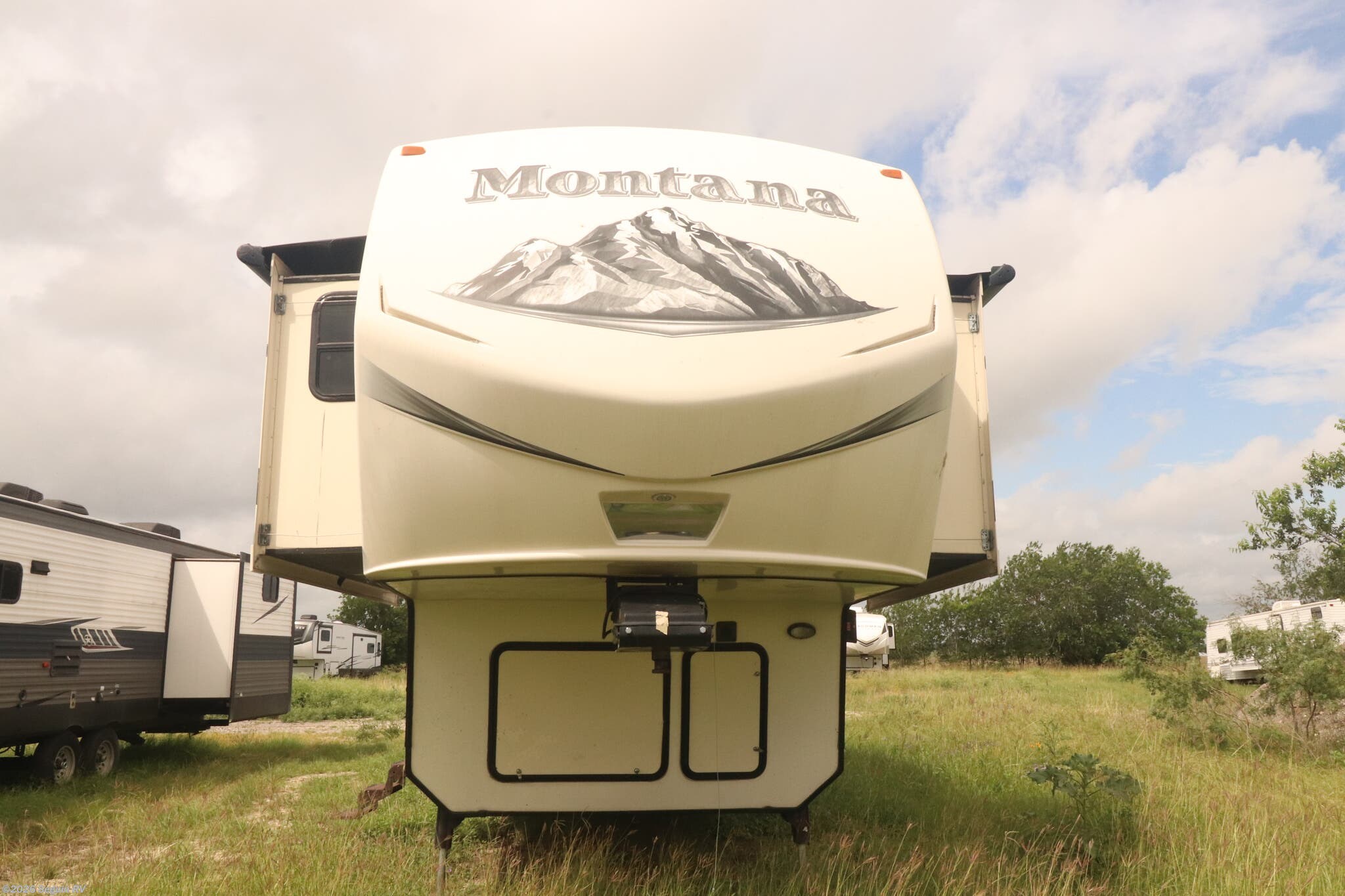 2015 Keystone Montana 3850FL - Used Fifth Wheel For Sale by Seguin RV in Seguin, Texas features Microwave, Slideout, Water Heater, External Shower, Refrigerator