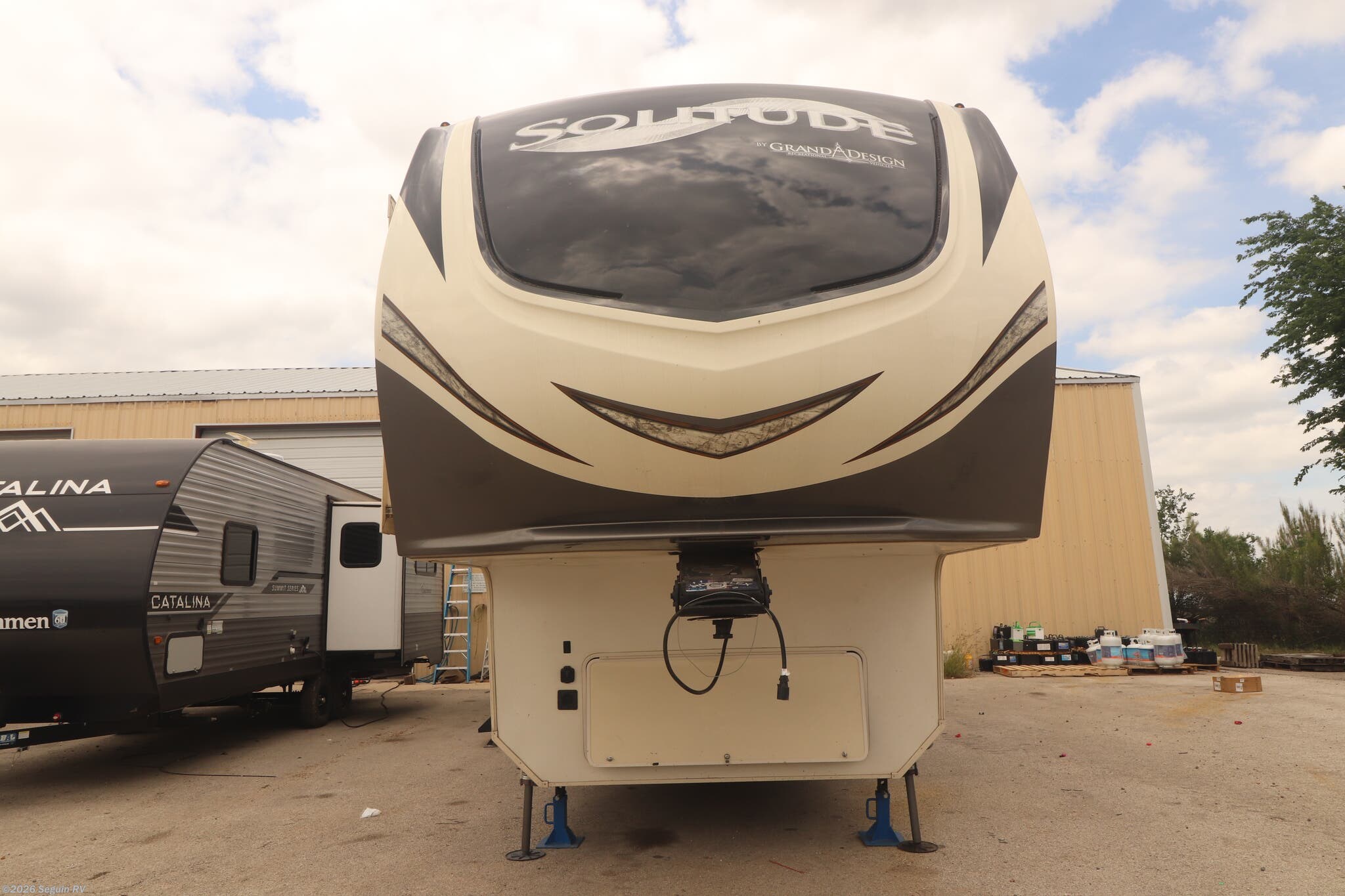 2018 Grand Design Solitude 373FB - Used Fifth Wheel For Sale by Seguin RV in Seguin, Texas features TV Antenna, Tinted Windows, Oven, Converter, Detachable