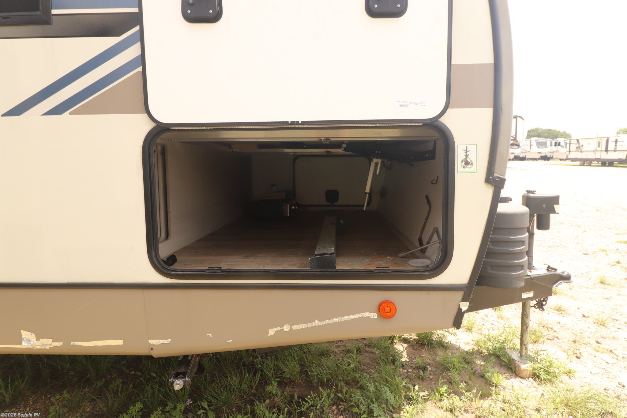Used 2024 Forest River Salem Hemisphere Hyper-Lyte 26BHHL available in Seguin, Texas