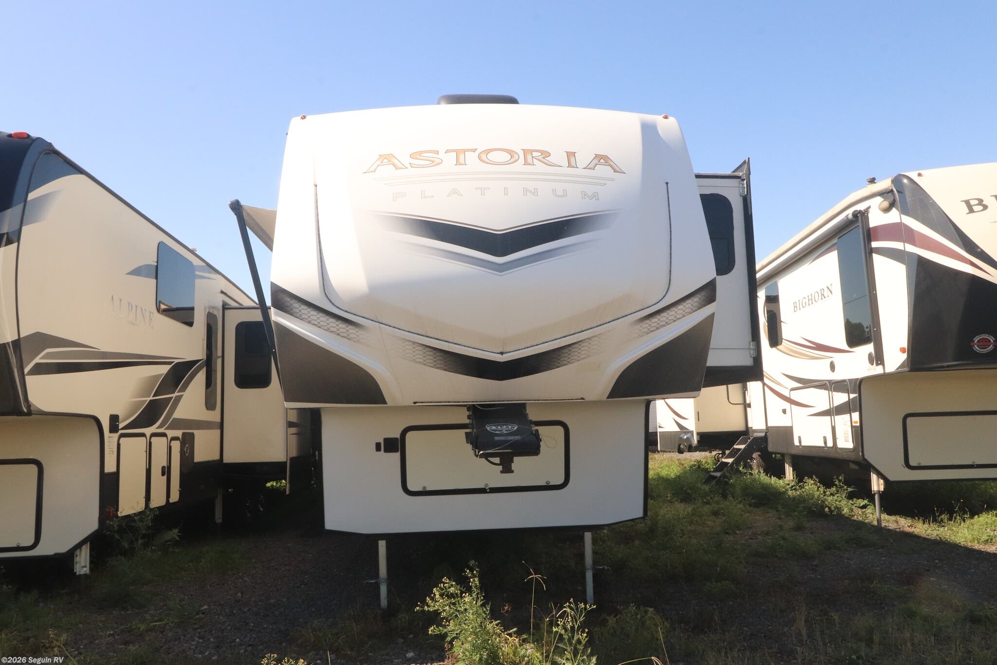 2022 Dutchmen Astoria 3553MBP - Used Fifth Wheel For Sale by Seguin RV in Seguin, Texas features LP Detector, Leveling Jacks, TV, Shower, Water Heater