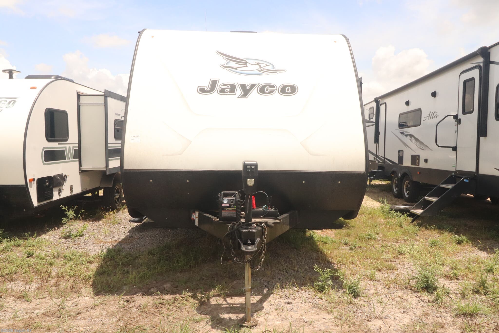 2018 Jayco Jay Feather 29QB - Used Travel Trailer For Sale by Seguin RV in Seguin, Texas features Exterior Speakers, Roof Vent, Refrigerator, Dinette, Microwave